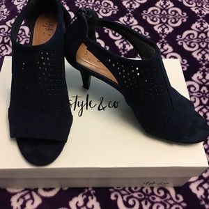 Navy style &Co heels